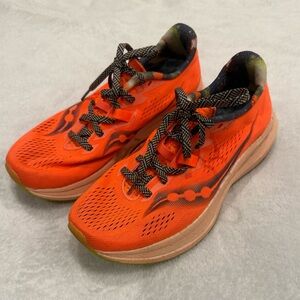 SAUCONY Endorphin Pro 2 Carbon Plated Running Shoes Womens size 8.5